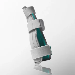 Ортеза за ръка V-ти лъч с анатомична метална пластина и регулируеми ленти, подходяща за стабилизация на малкия пръст.